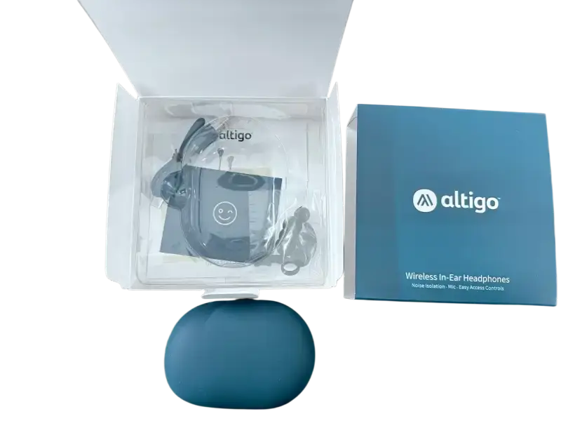 IPace Electronics wireless in-ear headphones with long battery life in blue packaging